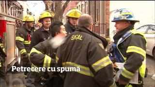 Petrecere cu spumă pe o stradă din oraşul american Philadephia