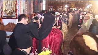 Controlul judiciar nu-l face mai smerit pe Înalt Preasfinţitul Teodosie. Arhiepiscopul şi-a luat celebra mantie la slujba de Sfântul Nicolae