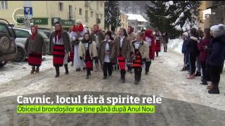 De aproape 300 de ani, brondoșii colindă Maramureșul