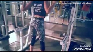 Cel mai SEXY antrenament! Românca adolescentă care îşi vinde virginitatea s-a filmat în sala de fitness. IMAGINI INTERZISE cardiacilor (VIDEO)
