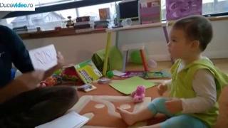 VIRALELE ANULUI: O fetiţă din România CITEŞTE la un an şi patru luni!