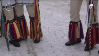 Decembrie este luna colindelor, cele mai ascultate cântece ale momentului