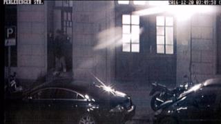 Teroristul din Berlin, FILMAT într-o moschee capitala germană! Imagini surprinse de camerele de supraveghere (VIDEO)