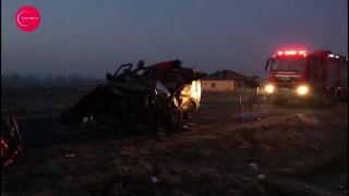 Accident cu morți pe DN6. Două microbuze pline de pasageri s-au ciocnit VIOLENT în Mehedinţi. PLAN ROŞU de intervenţie