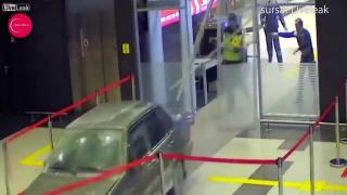 Un şofer băut din Rusia a devastat UN AEROPORT, pentru că era... îndrăgostit! Imagini incredibile (VIDEO)