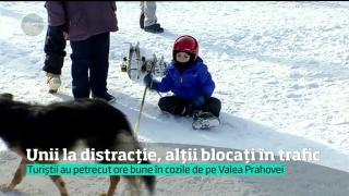 Unii turiști au parte de distracție, iar alții rămân blocați în trafic (VIDEO)