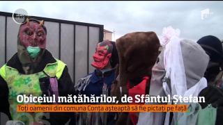 Toti oamenii din comuna Conța așteaptă să fie pictați pe față de Sfântul Ștefan