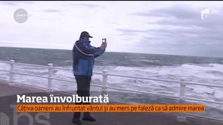 Furtună pe Marea Neagră! Autorităţile au fost nevoite să închidă toate porturile