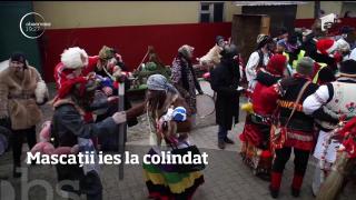Mascaţii ies la colindat