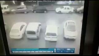 ATENTAT în Turcia. O maşină a EXPLODAT în faţa Tribunalului din Izmir. Momentul deflagraţiei, surprins de camerele video