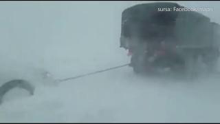 IMAGINI DRAMATICE: Armata scoate România de sub zăpadă! (VIDEO)