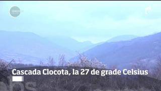 Clocota,  "cascada care clocoteşte" arată fabulos pe timp de iarnă
