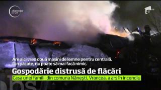 Gospodărie distrusă de flăcări