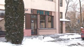 Bătaie între eleve de liceu, la Câmpina. O fată de 17 ani a fost agresată de alte două adolescente