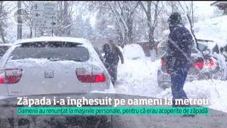 Zăpada i-a înghesuit pe bucureșteni la metrou