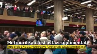 Îmbulzeală la metrou, deși au fost suplimentate trenurile
