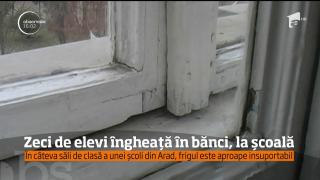 În câteva săli de clasă ale unei școli din Arad, frigul este aproape insuportabil