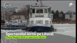 Spectacolul de la malul mării! Iarna îşi arată aici cealaltă faţă, oferind peisaje desprinse din poveşti