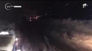 "Ajutor, murim de frig!", aşa sună mesajul dat de oamenii blocaţi într-un hotel lovit de una din avalanşele cauzate de cutremurele din Italia