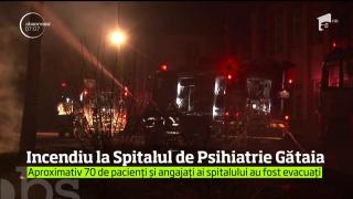 Panică printre bolnavii unui spital din Timiş! Acoperişul unui pavilion de la Spitalul de Psihiatrie Gătaia a luat foc