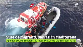 Mai mulţi refugiaţi, aflaţi la un pas de a se scufunda în Marea Mediterană, au fost salvaţi după o operaţiune dificilă