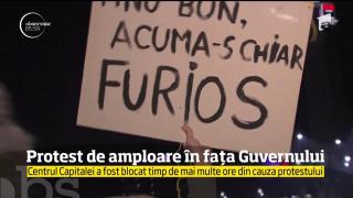 București: Protest de amploare în fața Guvernului, până dincolo de miezul nopţii