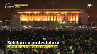 Şi-au pus la dispoziţie CASELE, pentru a caza protestatarii veniţi din ţară (VIDEO)