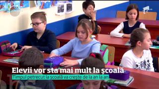 Elevii vor sta mai mult timp la şcoală! Din septembrie, mulţi ar putea avea parte de ore în plus