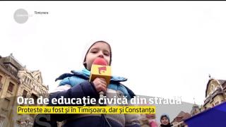 Ora de educație civică din stradă.  Suzetele au înlocuit astăzi, vuvuzelele, în Piaţa Victoriei, iar creta şi baloanele colorate, pancartele!