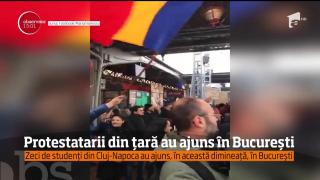 Protestatarii din țară au ajuns în București! Zeci de tineri clujeni au ajuns în capitală de dimineaţă, cu trenul (VIDEO)