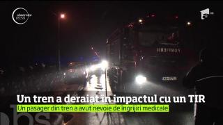 La un pas de TRAGEDIE! Un TIR a fost lovit în plin de un tren, în Satu Mare