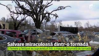 MIRACOL! O tânără şi fetiţa ei de câteva luni au scăpat cu viaţă după ce o tornadă a luat pe sus maşina în care se aflau!