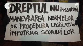Pancartele de la proteste, subiectul unei expoziţii la Muzeul Naţional de Istorie a Transilvaniei (VIDEO)