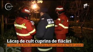Lăcaș de cult, în flăcări. Un incendiu a cuprins o bisercă de lemn din Constanța