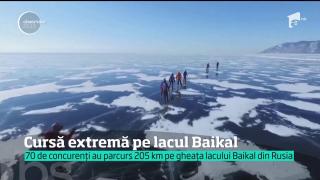 Cursă extremă pe lacul Baikal. 70 de concurenți au parcurs 205 km pe gheață