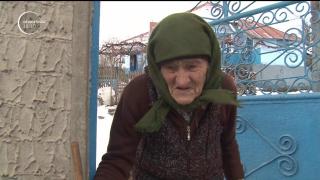 O femeie de 91 de ani dintr-o localitate din Bacău a fost jefuită