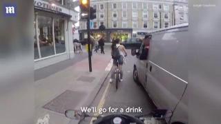 VIDEO: L-a urmărit în trafic şi s-a răzbunat pentru că a agresat-o la semafor. O biciclistă a devenit eroina femeilor de pretutindeni
