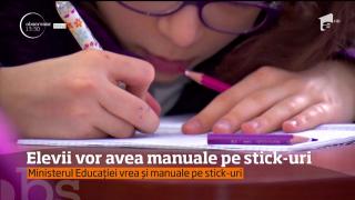 Manualele, pe stick-uri. Ce noutăţi pregăteşte Ministerul Educaţiei anul şcolar următor