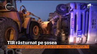La un pas de tragedie: TIR răsturnat pe o șosea din Brăila, lângă un depozit de azotat de amoniu