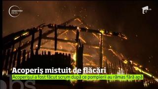 Bărbat scos din flăcări, ÎN ULTIMUL MOMENT! Un incendiu violent a distrus o casă în Caraş-Severin