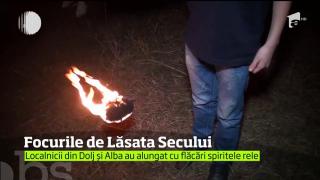 Obiceiuri străvechi de Lăsata Secului. Localnicii din Dolj şi Alba au alungat cu flăcări spiritele rele