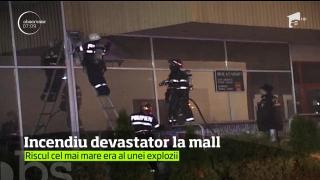 Incendiu devastator, la MALL. Peste 400 de metri pătraţi au ars într-o clipită