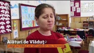 Alături de Vlăduț. La doar șase ani, băiatul suferă de cancer de vezică urinară. Colegii şi profesorii adună bani ca să îl vadă din nou la şcoală