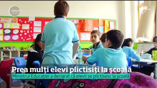 Chiar şi ministrul Educaţiei recunoaşte că elevii se plictisesc în timpul orelor, la şcolile de stat