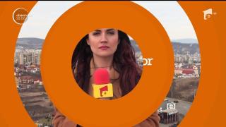 ÎNGROZITOR! A ars de viu în maşina care a luat foc după ce a ieşit de pe carosabil