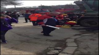 ACCIDENT GROAZNIC pe Bulevardul Timișoara. Bătrân de 82 de ani, prins sub roţile unei betoniere! (VIDEO ŞOCANT)