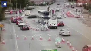 VIDEO: A scăpat de moarte ca PRIN URECHILE ACULUI!