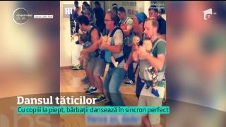 Dansul TĂTICILOR, un sincron perfect! Imaginile au topit milioane de inimi! (VIDEO)