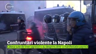 Confruntări VIOLENTE la Napoli. SUTE de indivizi AU ARUNCAT CU STICLE INCENDIARE în poliţişti