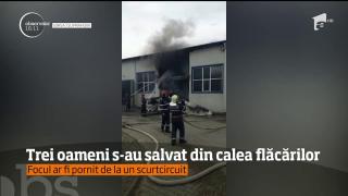 Incendiu violent într-o hală din Băicoi, județul Prahova! Flăcările au devastat clădirea